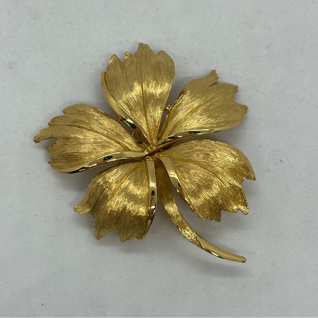 Crown Trifari Vintage Flower Or Leaf Gold Tone Textured Brooch Pin